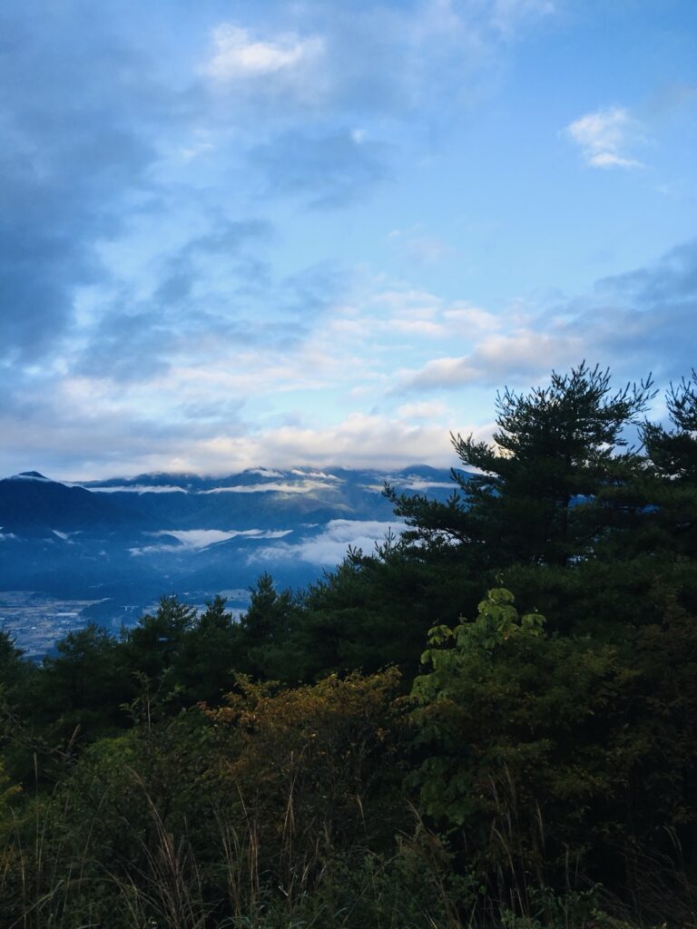 陣馬形山から見下ろす伊那谷の雲海